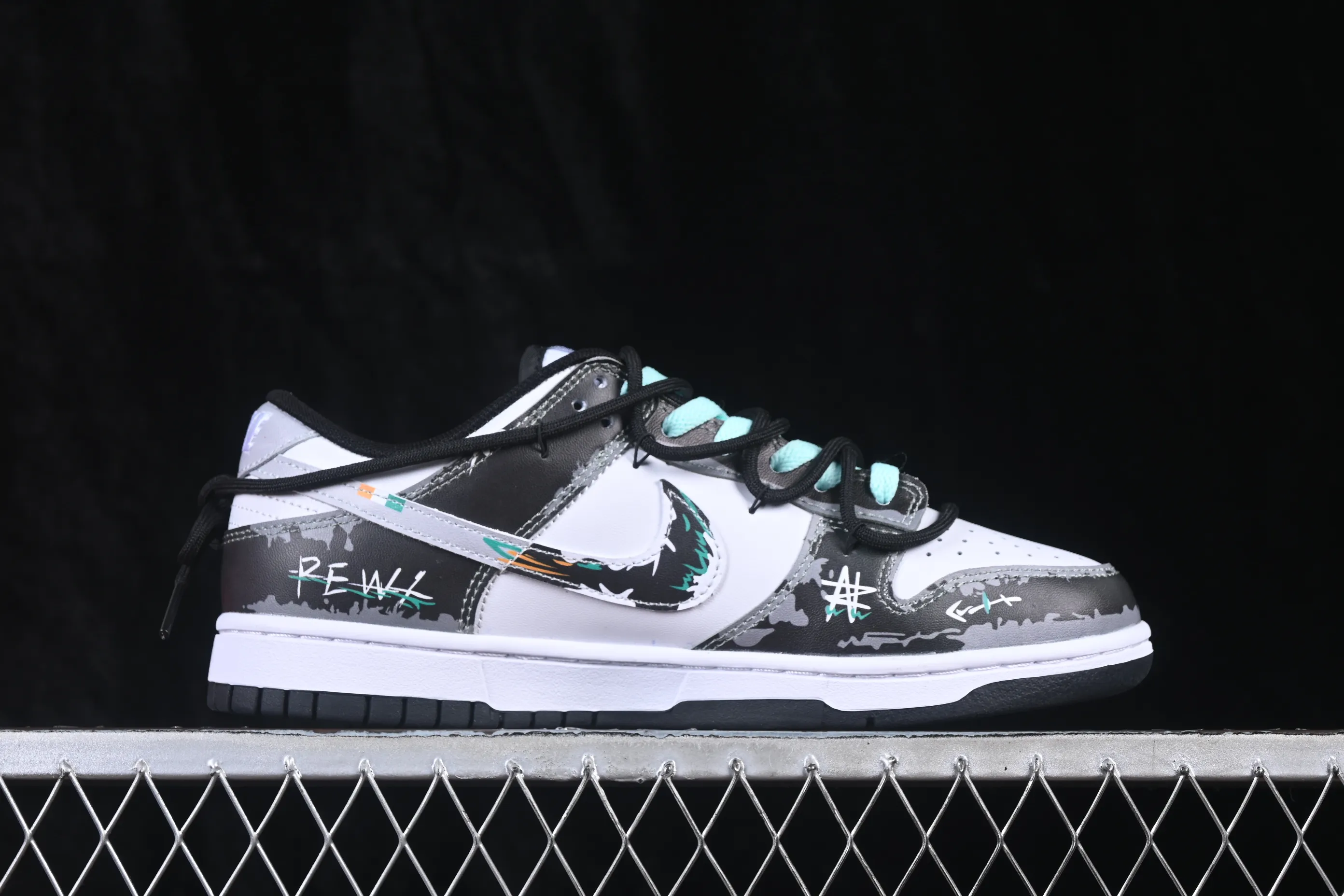 All categories Nk SB Dunk Series Nk SB Dunk Low High-end customized low-top sneakers Nike SB Dunk Low straps low-top casual sneakers DD1391-100